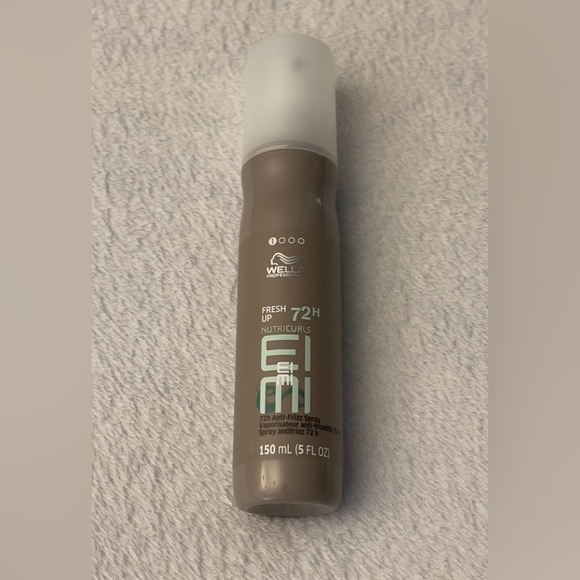 Wella Professionals Anti Frizz Spray - Picture 3 of 5